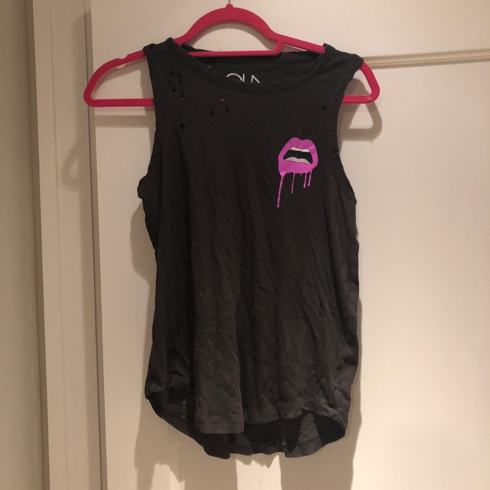 Size xs distressed lips tee 👄